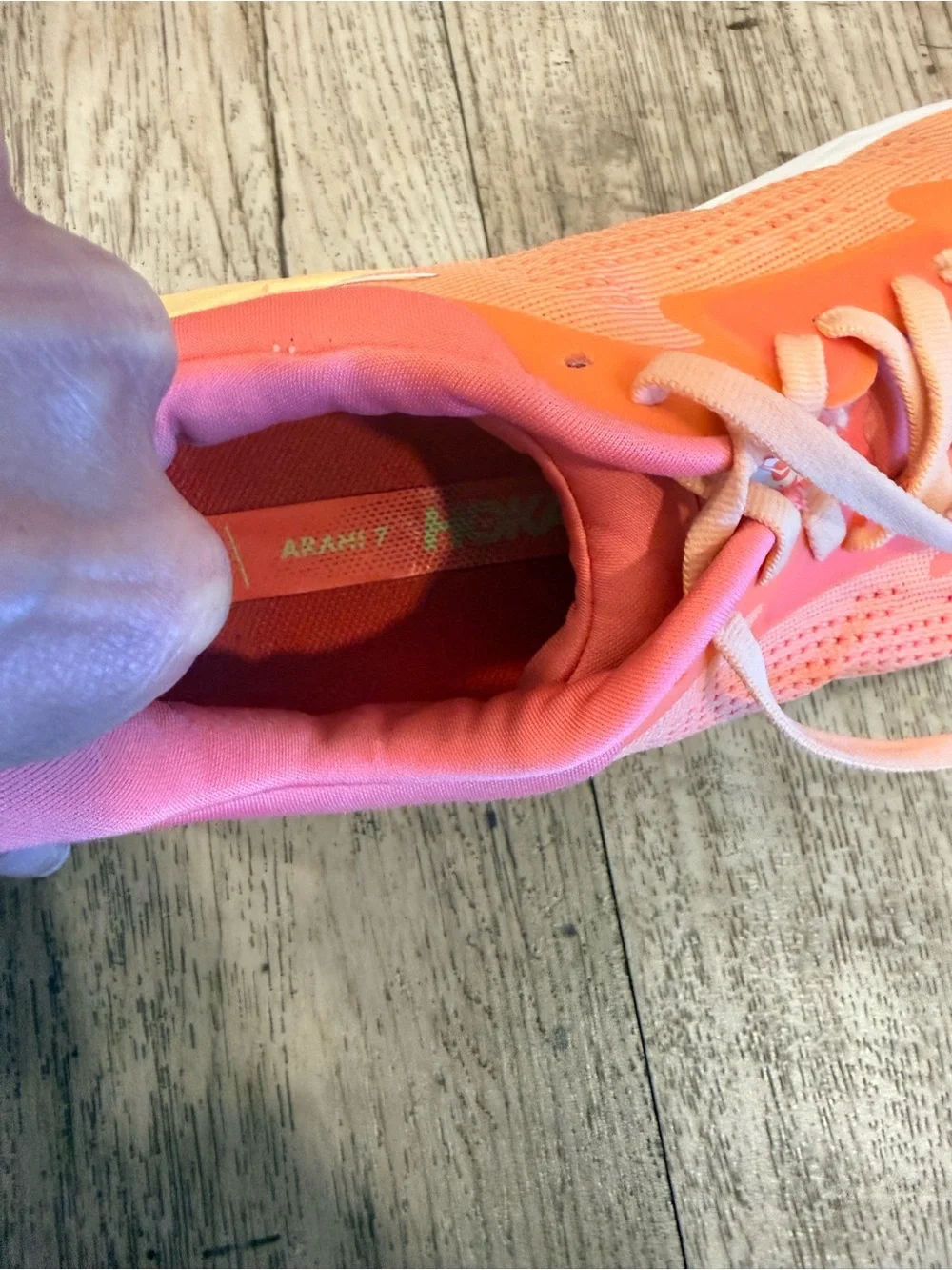 HOKA Arahi 7 Women’s Stability Running Shoes Coral Peach Size 8.5